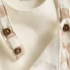 0–18 Monate | Set aus Body und karierter Latzhose für Neugeborene 0–18 Monate | Set aus Body und karierter Latzhose für Neugeborene