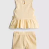 0–36 Monate | Set aus Oberteil mit gesticktem Blumenmuster und Peplum-Saum sowie Shorts 0–36 Monate | Set aus Oberteil mit gesticktem Blumenmuster und Peplum-Saum sowie Shorts