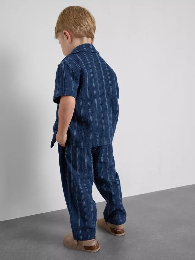 1,5–12 Jahre | „The Edit“ Set aus gestreiftem Baumwoll-Hemd und Hose 1,5–12 Jahre | „The Edit“ Set aus gestreiftem Baumwoll-Hemd und Hose