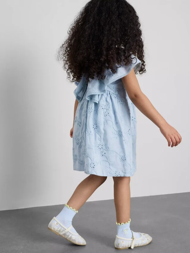 1,5–12 Jahre | „The Edit“ – Smockkleid mit Blumenstickerei 1,5–12 Jahre | „The Edit“ – Smockkleid mit Blumenstickerei