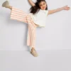 1,5–8 Jahre | Besticktes Set aus Oberteil mit Schößchen und Hose 1,5–8 Jahre | Besticktes Set aus Oberteil mit Schößchen und Hose