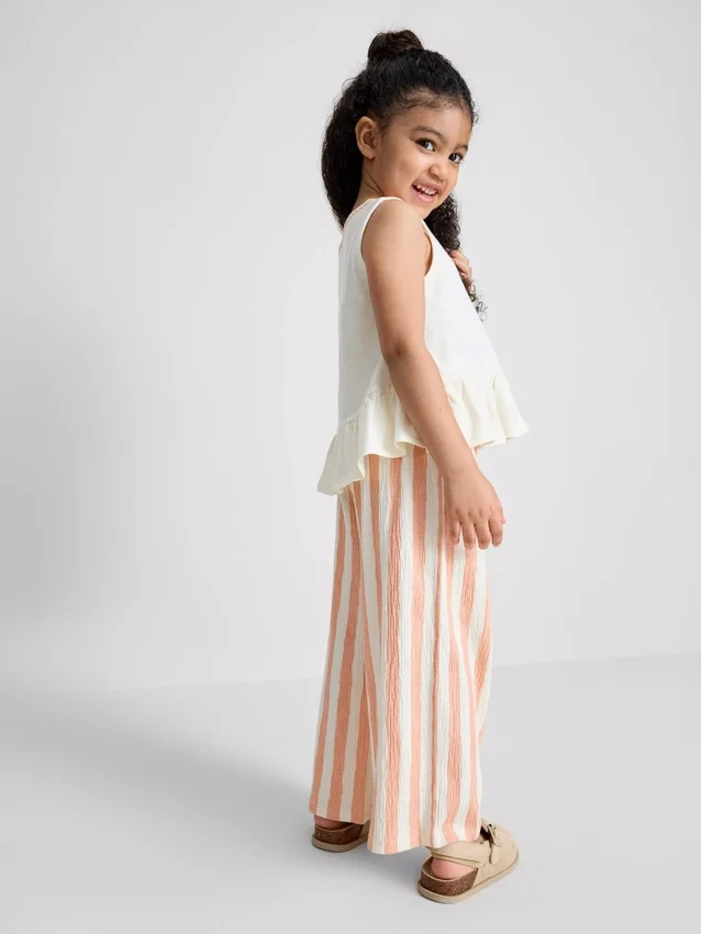 1,5–8 Jahre | Besticktes Set aus Oberteil mit Schößchen und Hose 1,5–8 Jahre | Besticktes Set aus Oberteil mit Schößchen und Hose