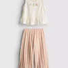 1,5–8 Jahre | Besticktes Set aus Oberteil mit Schößchen und Hose 1,5–8 Jahre | Besticktes Set aus Oberteil mit Schößchen und Hose