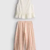 1,5–8 Jahre | Besticktes Set aus Oberteil mit Schößchen und Hose 1,5–8 Jahre | Besticktes Set aus Oberteil mit Schößchen und Hose