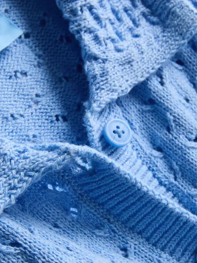 1,5–8 Jahre | Hello Kitty-Strickjacke mit Kragen und kurzen Shorts 1,5–8 Jahre | Hello Kitty-Strickjacke mit Kragen und kurzen Shorts