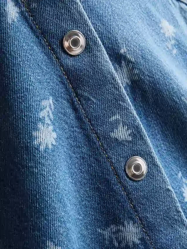 1,5–8 Jahre | Ärmelloses Jeanskleid mit Kragen und Blumenmuster 1,5–8 Jahre | Ärmelloses Jeanskleid mit Kragen und Blumenmuster