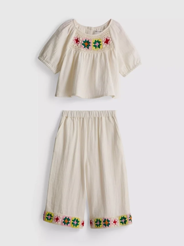 1,5–8 Jahre | Set aus gehäkelter Bluse und Hose 1,5–8 Jahre | Set aus gehäkelter Bluse und Hose