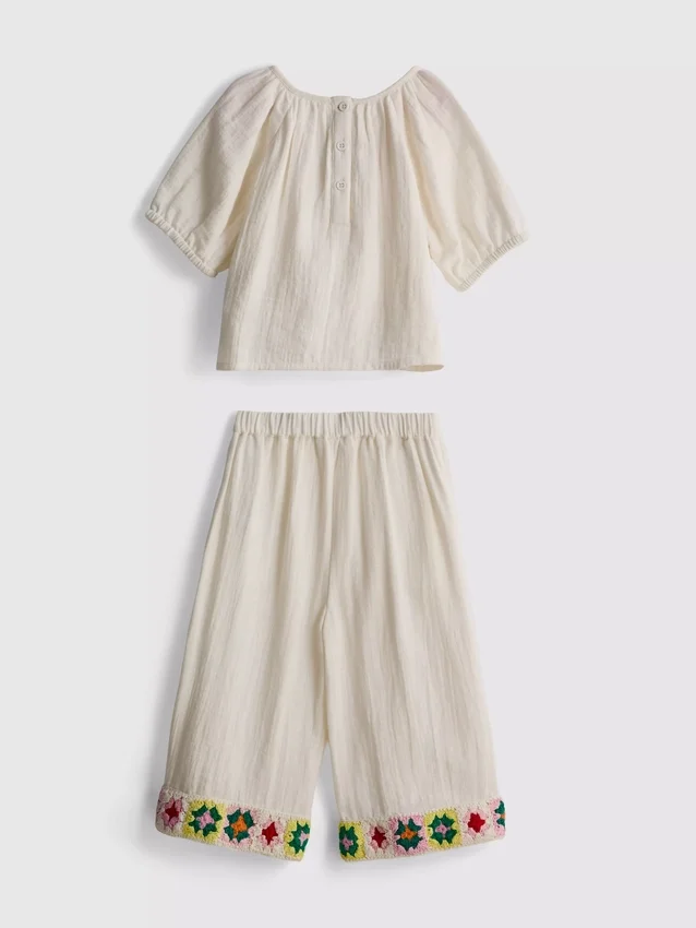 1,5–8 Jahre | Set aus gehäkelter Bluse und Hose 1,5–8 Jahre | Set aus gehäkelter Bluse und Hose