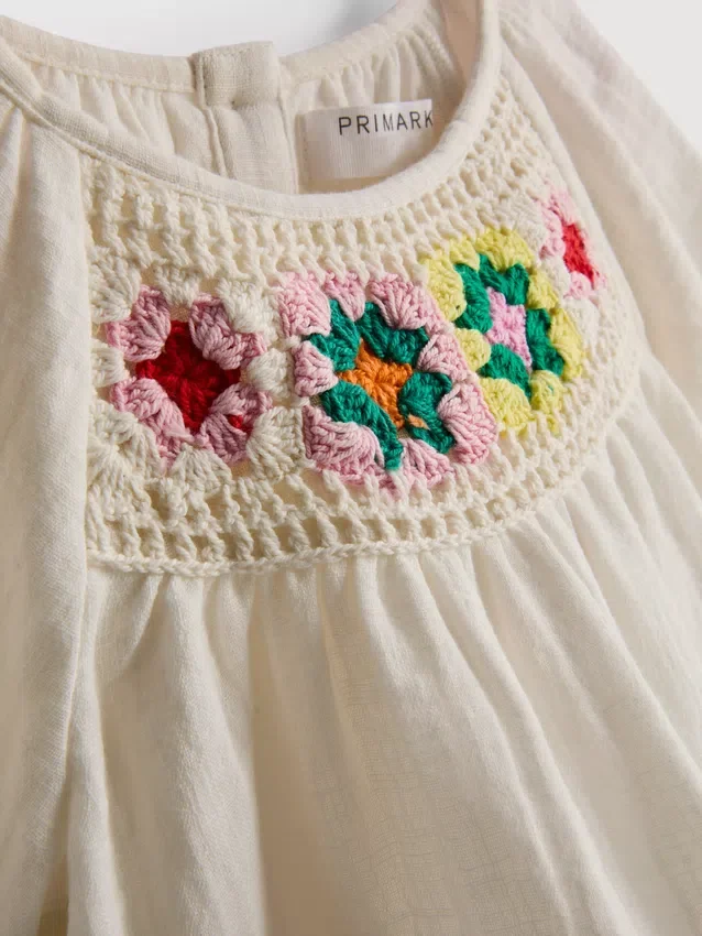 1,5–8 Jahre | Set aus gehäkelter Bluse und Hose 1,5–8 Jahre | Set aus gehäkelter Bluse und Hose