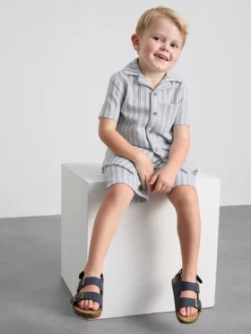 1,5–8 Jahre | Set aus gestreiftem Strickhemd und Shorts