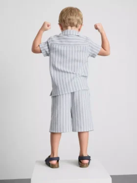1,5–8 Jahre | Set aus gestreiftem Strickhemd und Shorts