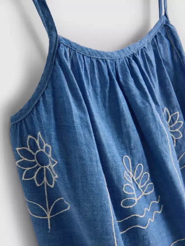 1,5–9 Jahre | Besticktes Chambray-Trägerkleid 1,5–9 Jahre | Besticktes Chambray-Trägerkleid