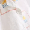 1,5–9 Jahre | Besticktes Set aus ärmellosem Hemd und Shorts 1,5–9 Jahre | Besticktes Set aus ärmellosem Hemd und Shorts