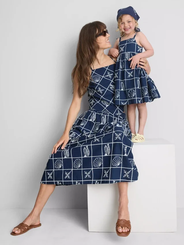 1,5–9 Jahre | Besticktes Smock-Kleid mit Spaghettiträgern 1,5–9 Jahre | Besticktes Smock-Kleid mit Spaghettiträgern