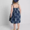 1,5–9 Jahre | Besticktes Smock-Kleid mit Spaghettiträgern 1,5–9 Jahre | Besticktes Smock-Kleid mit Spaghettiträgern