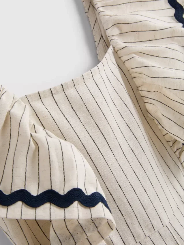 1,5–9 Jahre | Gestreifter Jumpsuit mit Rüschenborte 1,5–9 Jahre | Gestreifter Jumpsuit mit Rüschenborte