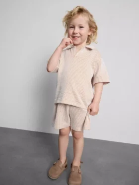 1,5–9 Jahre | Set aus gestreiftem Hemd und Shorts