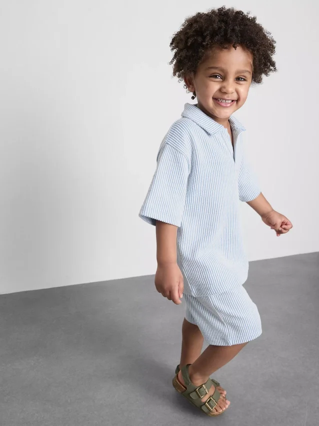 1,5–9 Jahre | Set aus gestreiftem Hemd und Shorts 1,5–9 Jahre | Set aus gestreiftem Hemd und Shorts