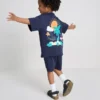 1,5–9 Jahre | Set aus T-Shirt und Shorts mit tropischem Grafik-Flockdruck 1,5–9 Jahre | Set aus T-Shirt und Shorts mit tropischem Grafik-Flockdruck