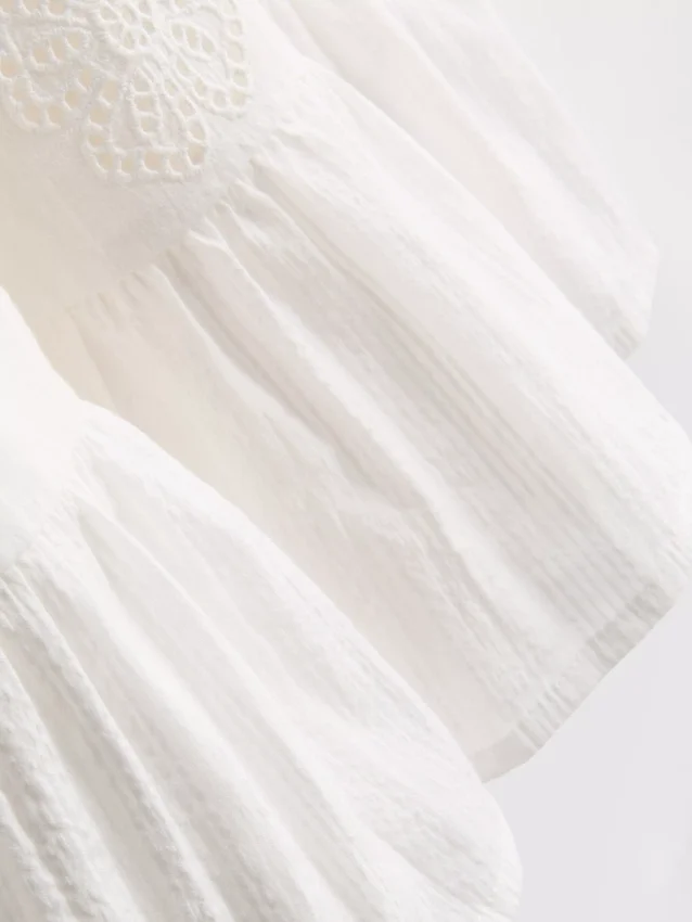 1,5–9 Jahre | Stufiges Lochstickerei-Kleid 1,5–9 Jahre | Stufiges Lochstickerei-Kleid