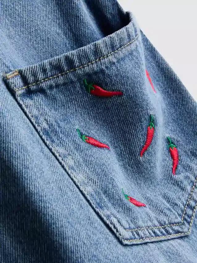 7–15 Jahre | bestickte Jeans-Latzhose 7–15 Jahre | bestickte Jeans-Latzhose