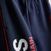 7–15 Jahre | Jogginghose mit Umschlag von Paris Saint-Germain F.C. 7–15 Jahre | Jogginghose mit Umschlag von Paris Saint-Germain F.C.