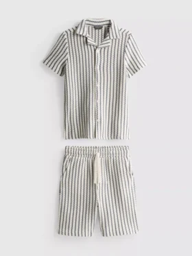 7–15 Jahre | Set aus gestreiftem Strickhemd und Shorts