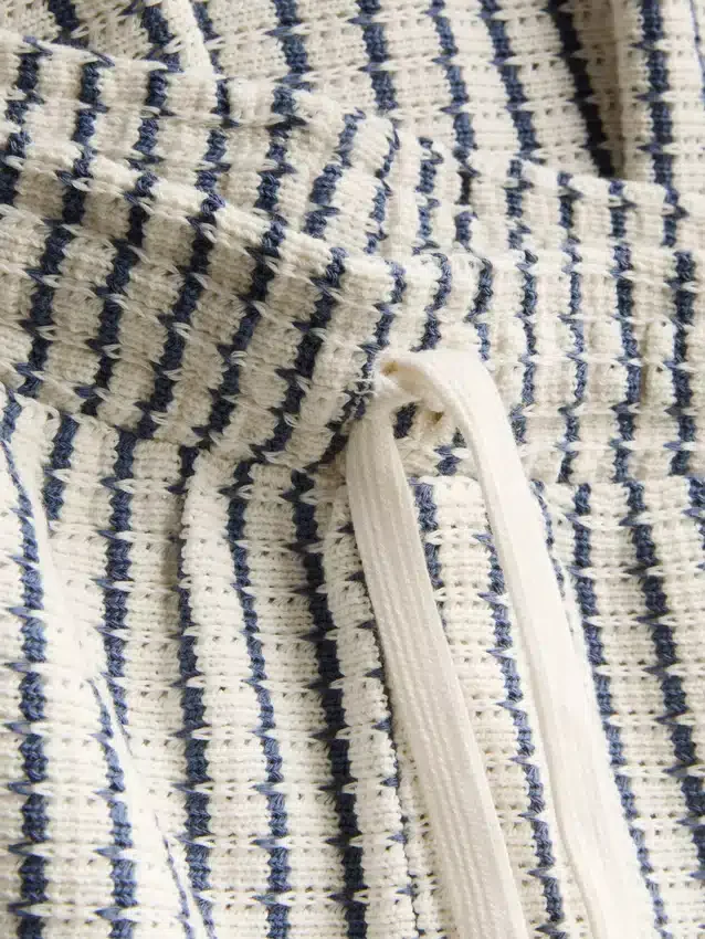 7–15 Jahre | Set aus gestreiftem Strickhemd und Shorts 7–15 Jahre | Set aus gestreiftem Strickhemd und Shorts
