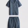 7–15 Jahre | Set aus strukturiertem Kurzarm-Hemd mit Knöpfen und Shorts 7–15 Jahre | Set aus strukturiertem Kurzarm-Hemd mit Knöpfen und Shorts