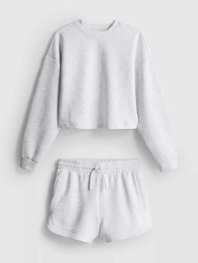 7–15 Jahre | Set aus Sweatshirt und Laufshorts 7–15 Jahre | Set aus Sweatshirt und Laufshorts