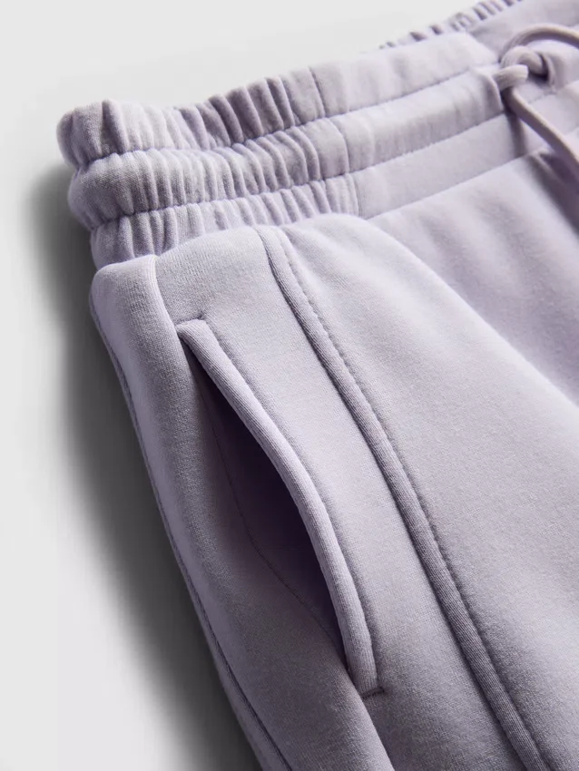 7–15 Jahre | Set aus Sweatshirt und Laufshorts 7–15 Jahre | Set aus Sweatshirt und Laufshorts