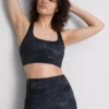 Aktiv-Crop-Top mit Racerback und Marmorprint Aktiv-Crop-Top mit Racerback und Marmorprint