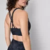 Aktiv-Crop-Top mit Racerback und Marmorprint Aktiv-Crop-Top mit Racerback und Marmorprint