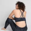 Aktiv-Crop-Top mit Racerback und Marmorprint Aktiv-Crop-Top mit Racerback und Marmorprint