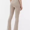 Aktiv-Leggings mit hoher Taille und ausgestelltem Bein Aktiv-Leggings mit hoher Taille und ausgestelltem Bein