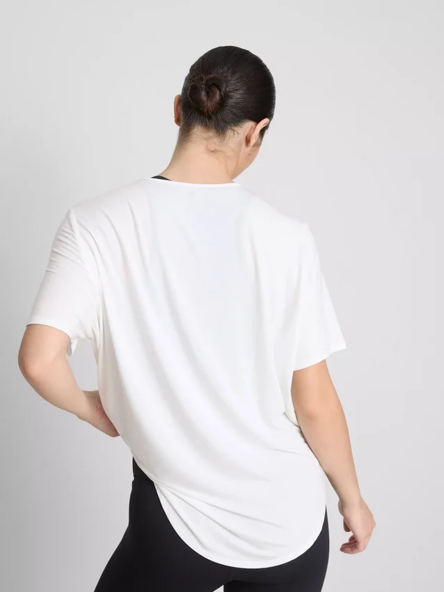 Aktiv-T-Shirt mit abgerundetem Saum Aktiv-T-Shirt mit abgerundetem Saum