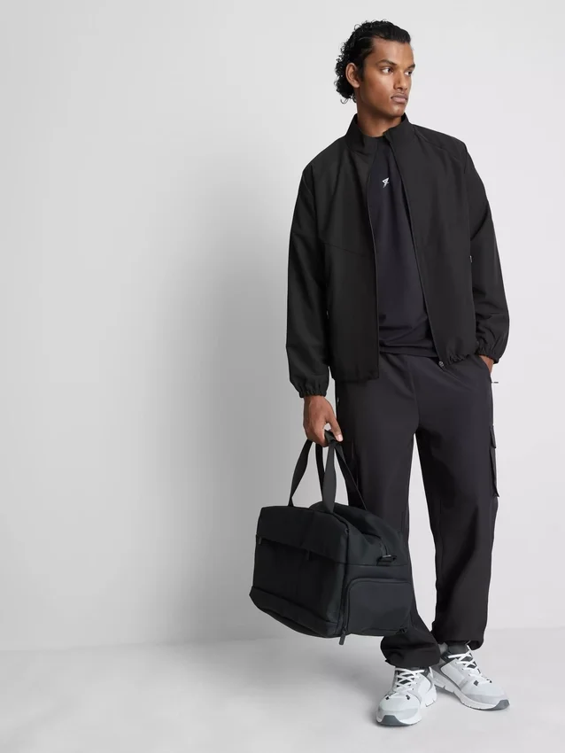 Aktive Jacke mit hohem Kragen Aktive Jacke mit hohem Kragen