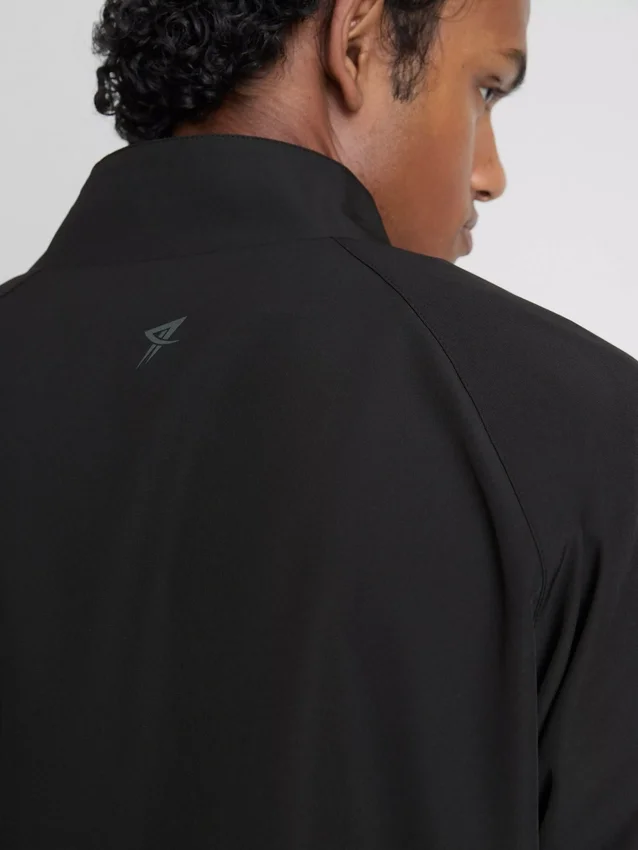 Aktive Jacke mit hohem Kragen Aktive Jacke mit hohem Kragen