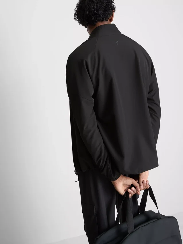 Aktive Jacke mit hohem Kragen Aktive Jacke mit hohem Kragen