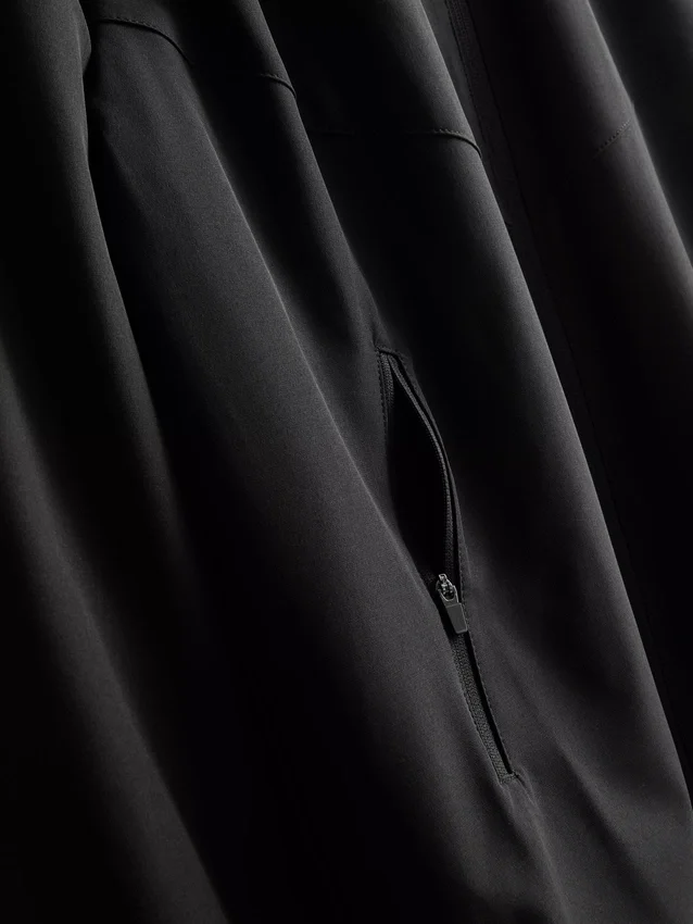 Aktive Jacke mit hohem Kragen Aktive Jacke mit hohem Kragen