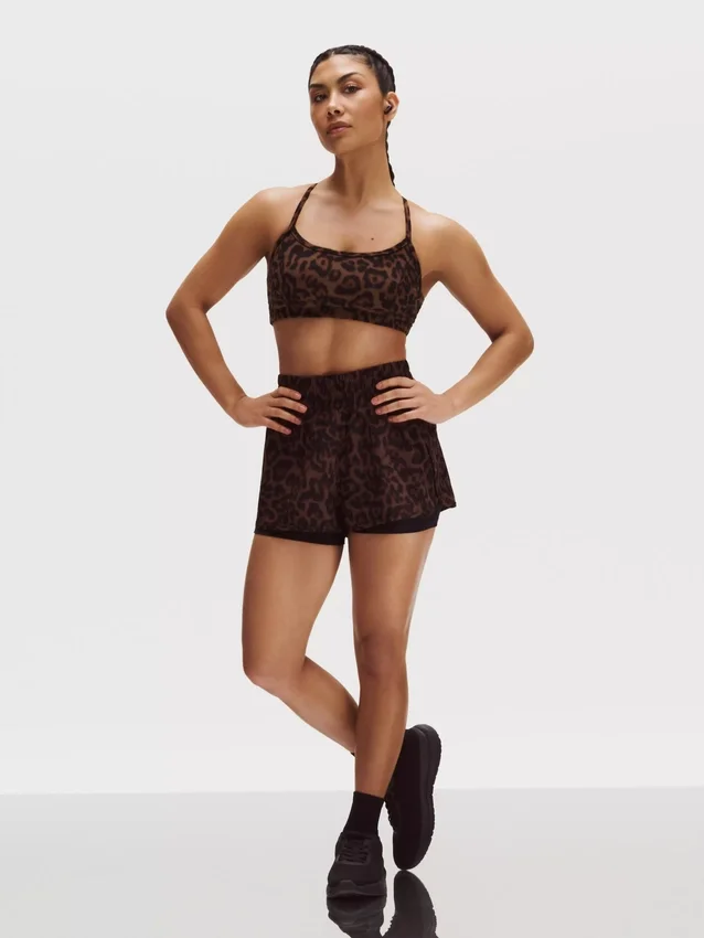 Aktives Crop-Top mit Racerback im Leopardenmuster Aktives Crop-Top mit Racerback im Leopardenmuster