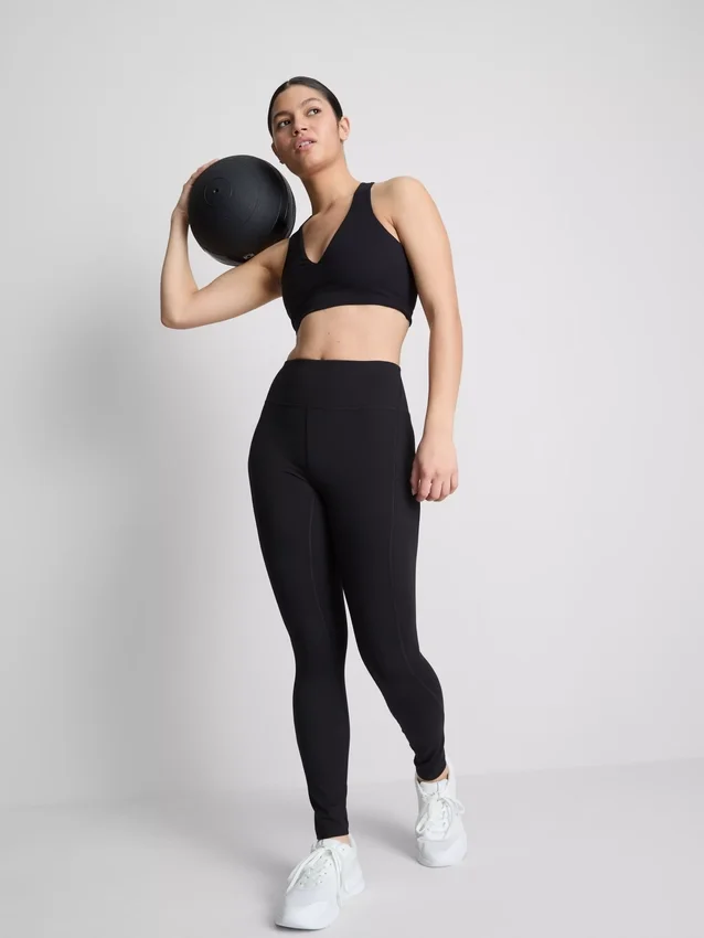 Aktives Crop-Top mit V-Ausschnitt und sanfter Stützfunktion Aktives Crop-Top mit V-Ausschnitt und sanfter Stützfunktion