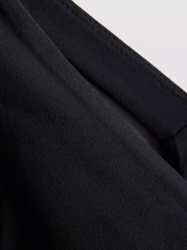 Aktives Crop-Top mit V-Ausschnitt und sanfter Stützfunktion Aktives Crop-Top mit V-Ausschnitt und sanfter Stützfunktion
