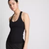 Aktives Tanktop mit U-Ausschnitt