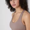 Aktives Tanktop mit U-Ausschnitt
