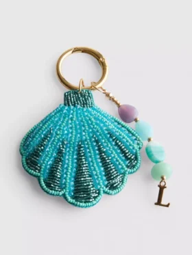 Anhängchen in Muschelform mit Initiale Anhängchen in Muschelform mit Initiale