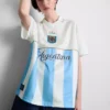 Argentinisches Fußballtrikot mit Kragen Argentinisches Fußballtrikot mit Kragen