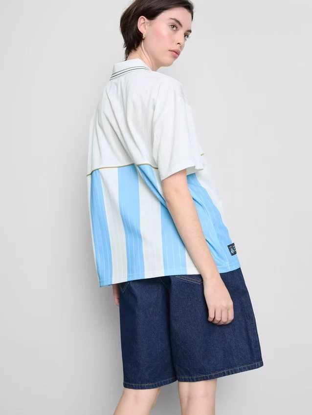 Argentinisches Fußballtrikot mit Kragen Argentinisches Fußballtrikot mit Kragen