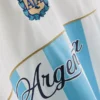 Argentinisches Fußballtrikot mit Kragen Argentinisches Fußballtrikot mit Kragen