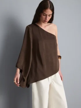 Asymmetrisches One-Shoulder-Oberteil aus Satin